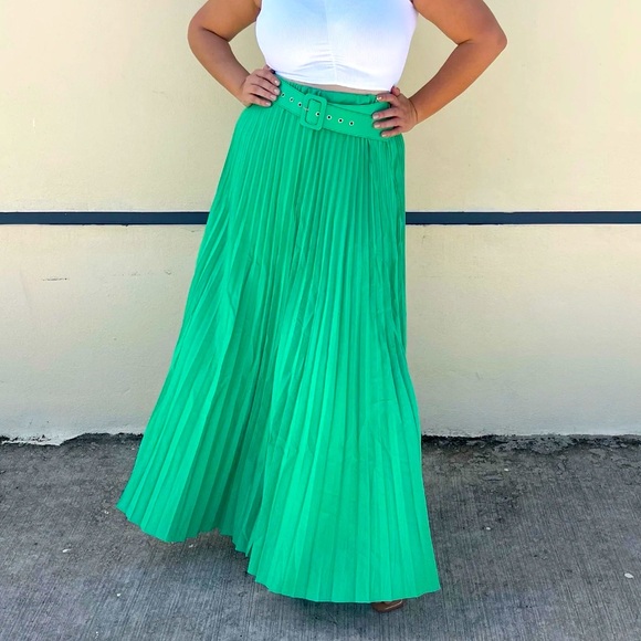Dresses & Skirts - NWT ✨ Green Pleated Maxi Skirt